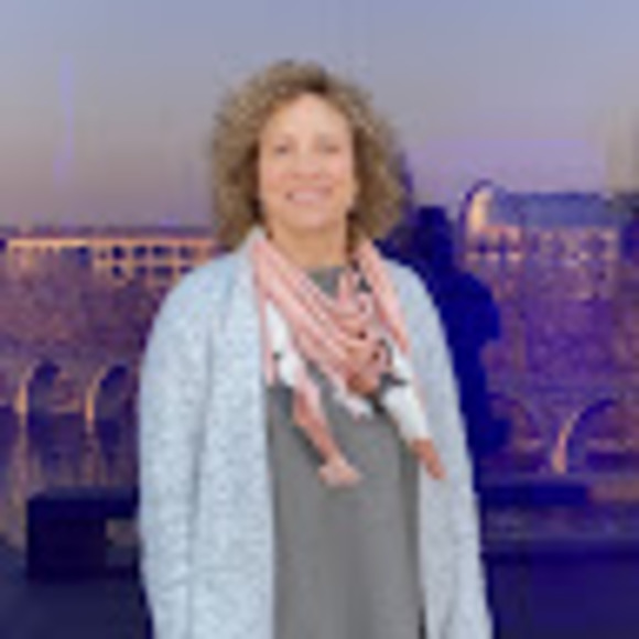 Meet your Posher, Laura - Picture 1 of 1